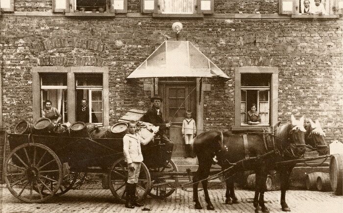 1923 im Hof der Familie Fuhr